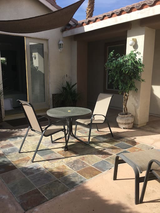 Private entrance & courtyard.