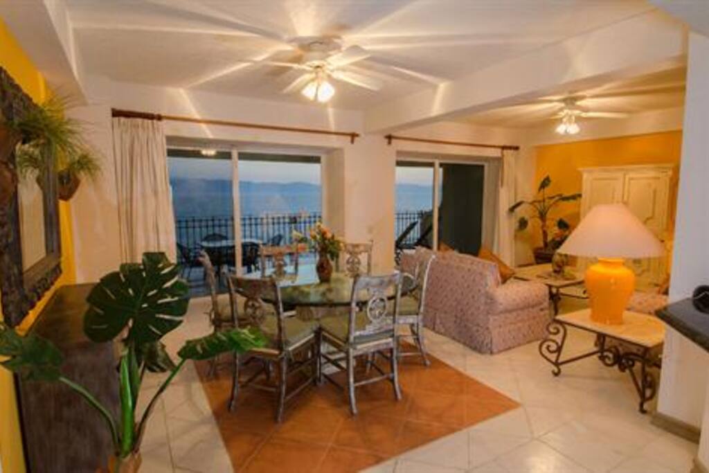 Open plan two bedroom - Lot's of room to spread out