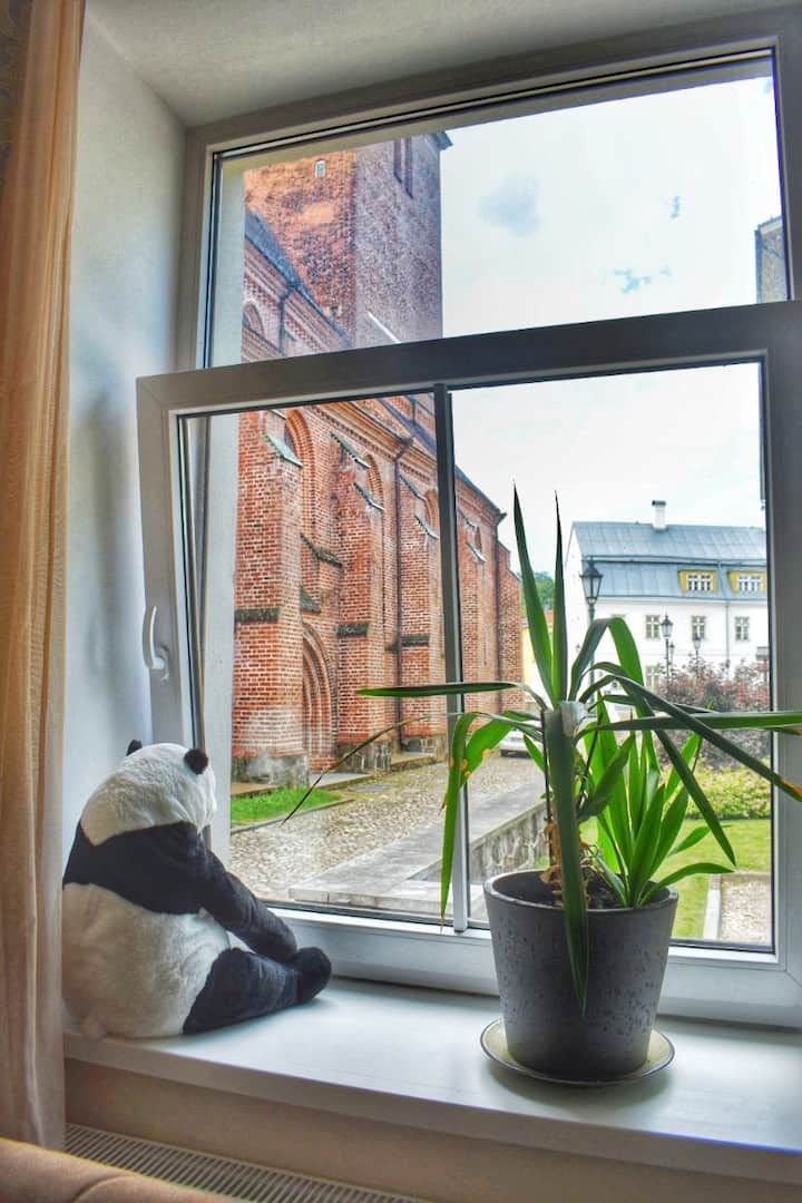 คุณมองออกไปนอกหน้าต่างอีกครั้ง: โบสถ์อีกครั้ง! 