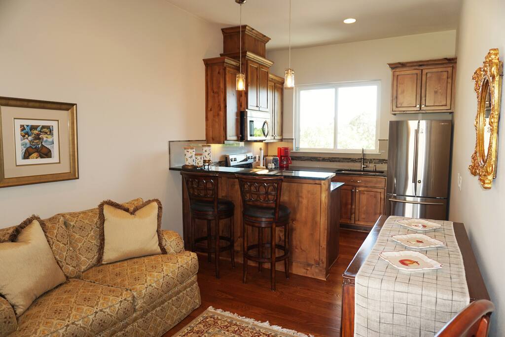 Guest quarters living area