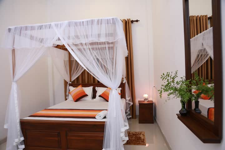 หมายเลขห้อง 102