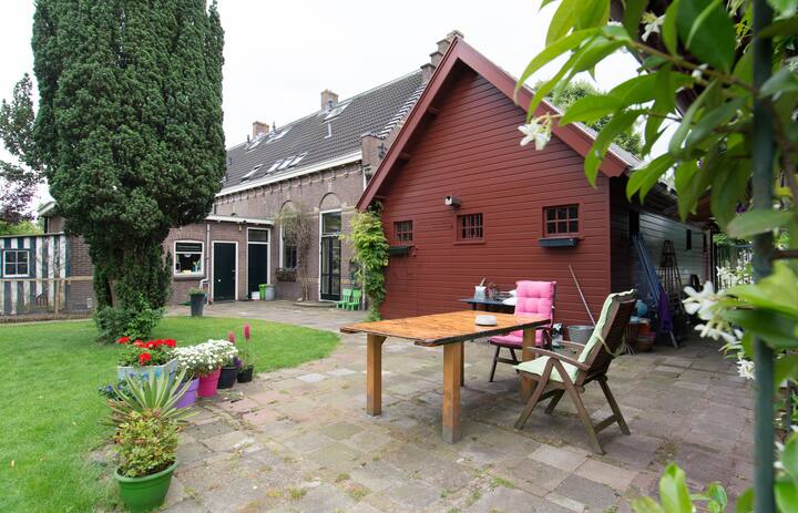 fantastic house, giant garden!