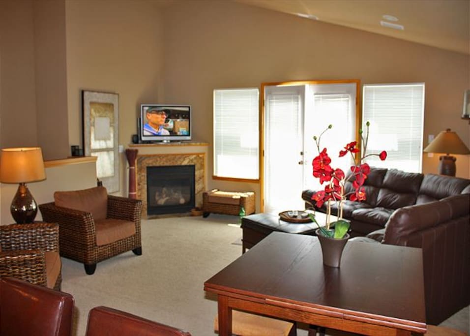 Spacious Living Room with gas fireplace