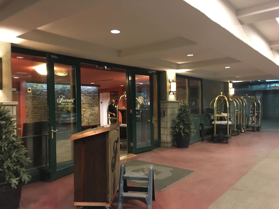 Service starts with complimentary pickup at Telluride or Montrose airports and bell staff to assist with your luggage