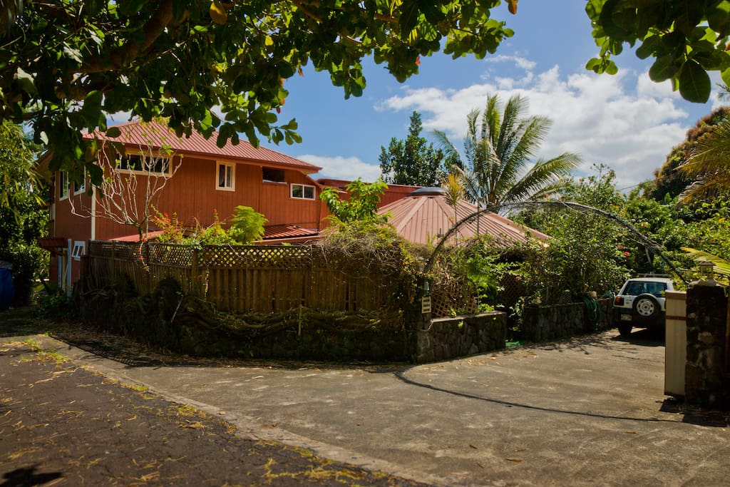 Drive right up to your entrance - straight to the end of the driveway to the right and park in front of your entry door.