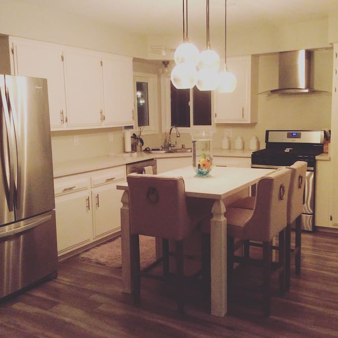 Kitchen with full amenities. Extra seating at island.