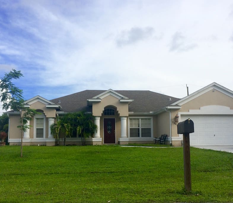 Large near 1/2 acre yard with no next door houses your neighbors are across the street