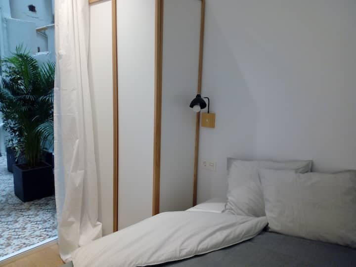 ห้อง 2 พร้อมทางเข้าลานบ้าน