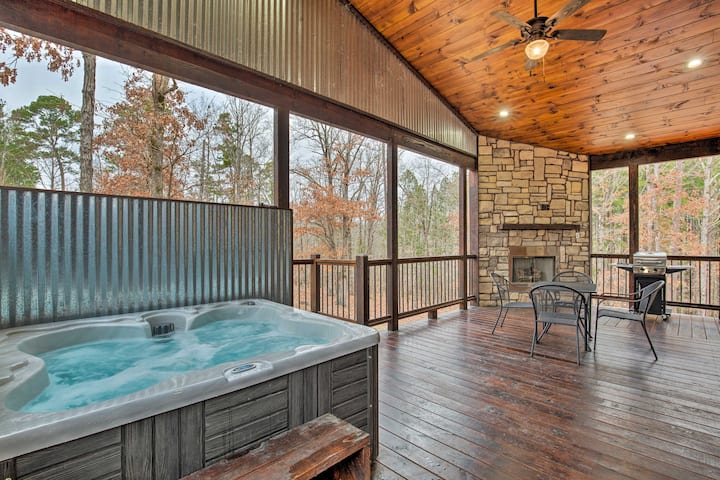 Honeymoon Studio W Hot Tub 7 Mi To Broken Bow Lake Cabins For Rent In Broken Bow Oklahoma United States
