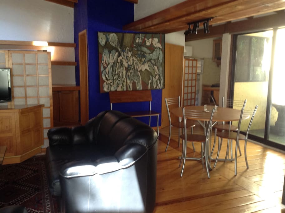 sala comedor y al fondo la cocina y terraza