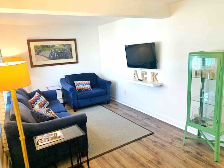 Nantucket Downtown 2-bedroom Apartment - Nantucket, MA