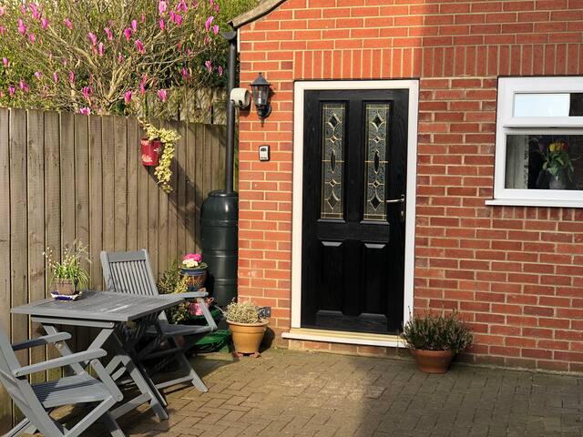 The Nook - Hidden gem, secluded, peaceful, modern.