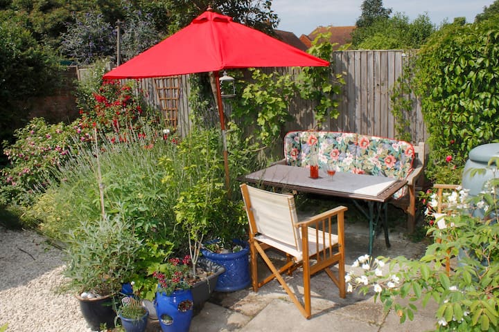Victorian House very close to town centre.