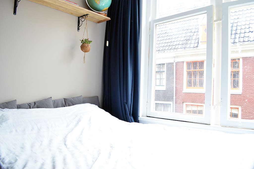 The kingsize bed; 180x200cm. The bed itself is very comfortable & supportive