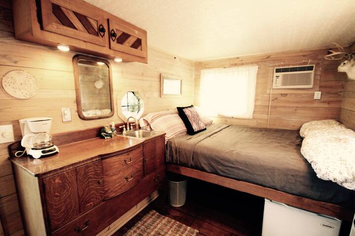 Handmade Eastside Cabin Cabins For Rent In Austin Texas United