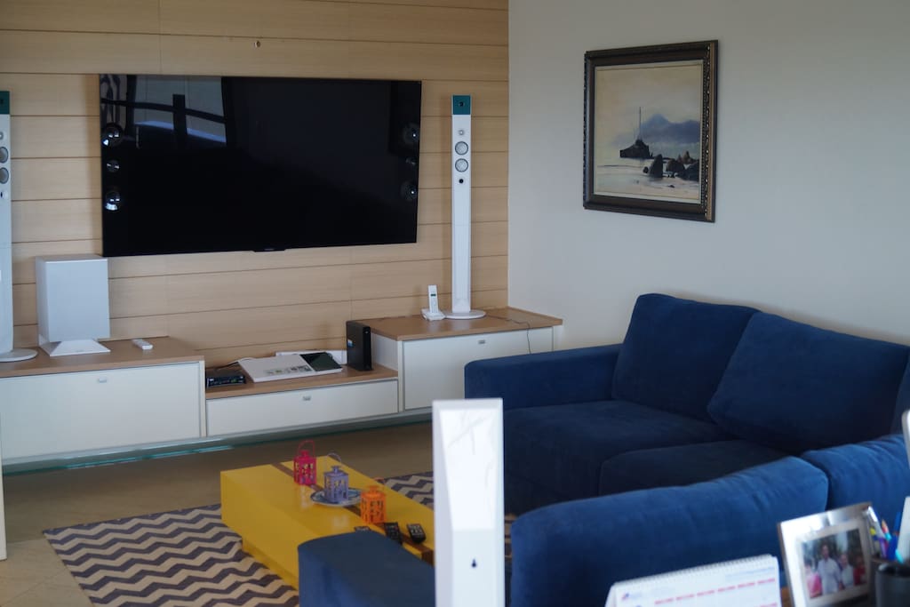 Sala Home Theater e TV com 65 polegadas