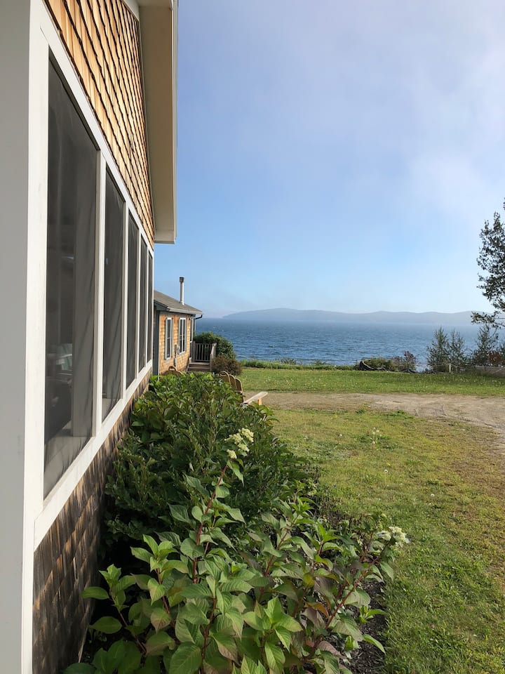 Moon Bay Cottage Absolutely Amazing Bay Views! Cottages for Rent in