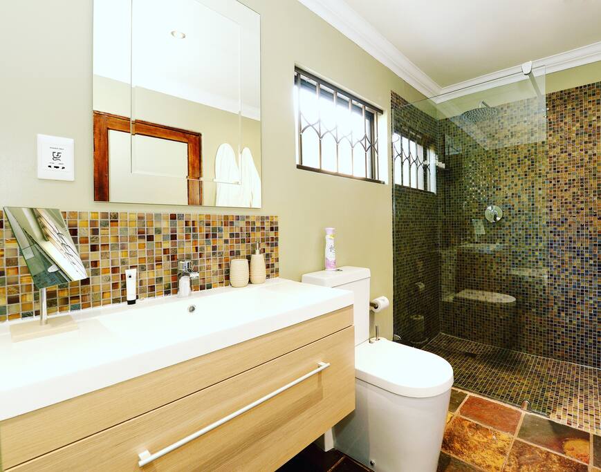 Stylish Exclusive Twin En-Suite Bathroom