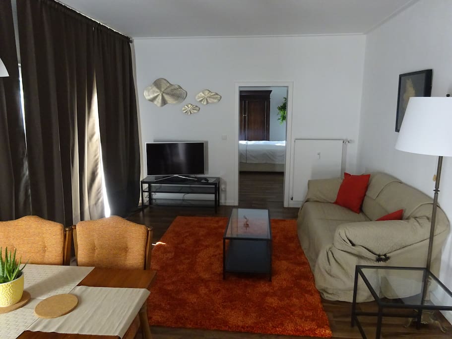 Wohnzimmer mit Schlafsofa