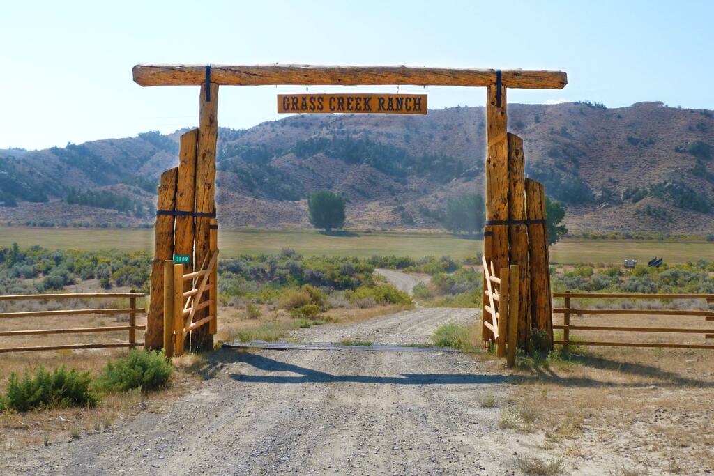 Look for our Archway on the left!