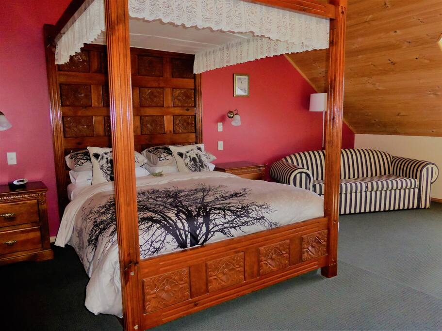 Four Post Bed Executive Room 4