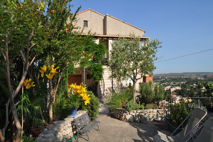Bas De Maison De Village 65m2 à 15 Min De La Mer - Vitrolles