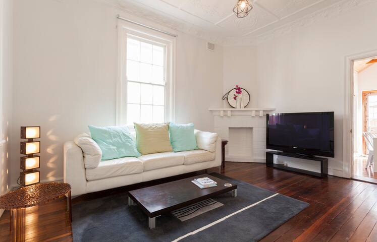 BONDI BEACH Hastings House and Flat gallery image 2