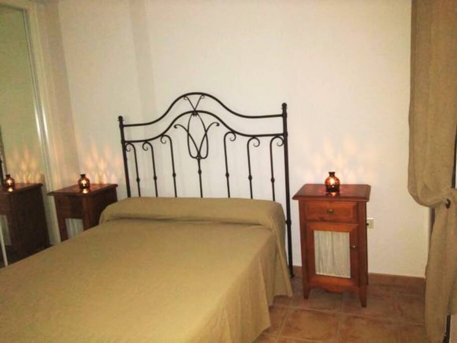 1* dormitorio , cama de 1'50 metros.