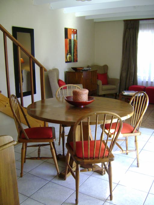 Dining area, downstairs