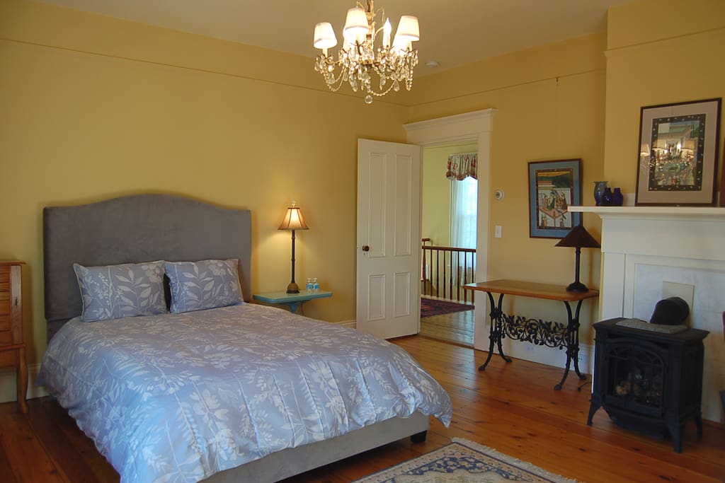 Queen Bedroom
