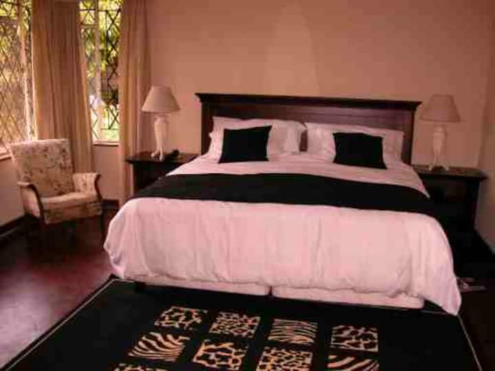 Vyumba 3 vya kulala vina vitanda vya King na matandiko ya pamba ya Misri ya kifahari