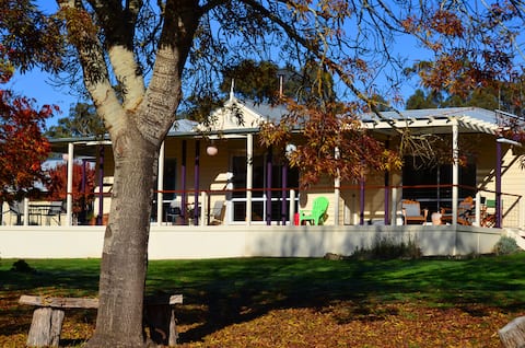 On the edge of Rocklands Reservoir, 4 bedroom home