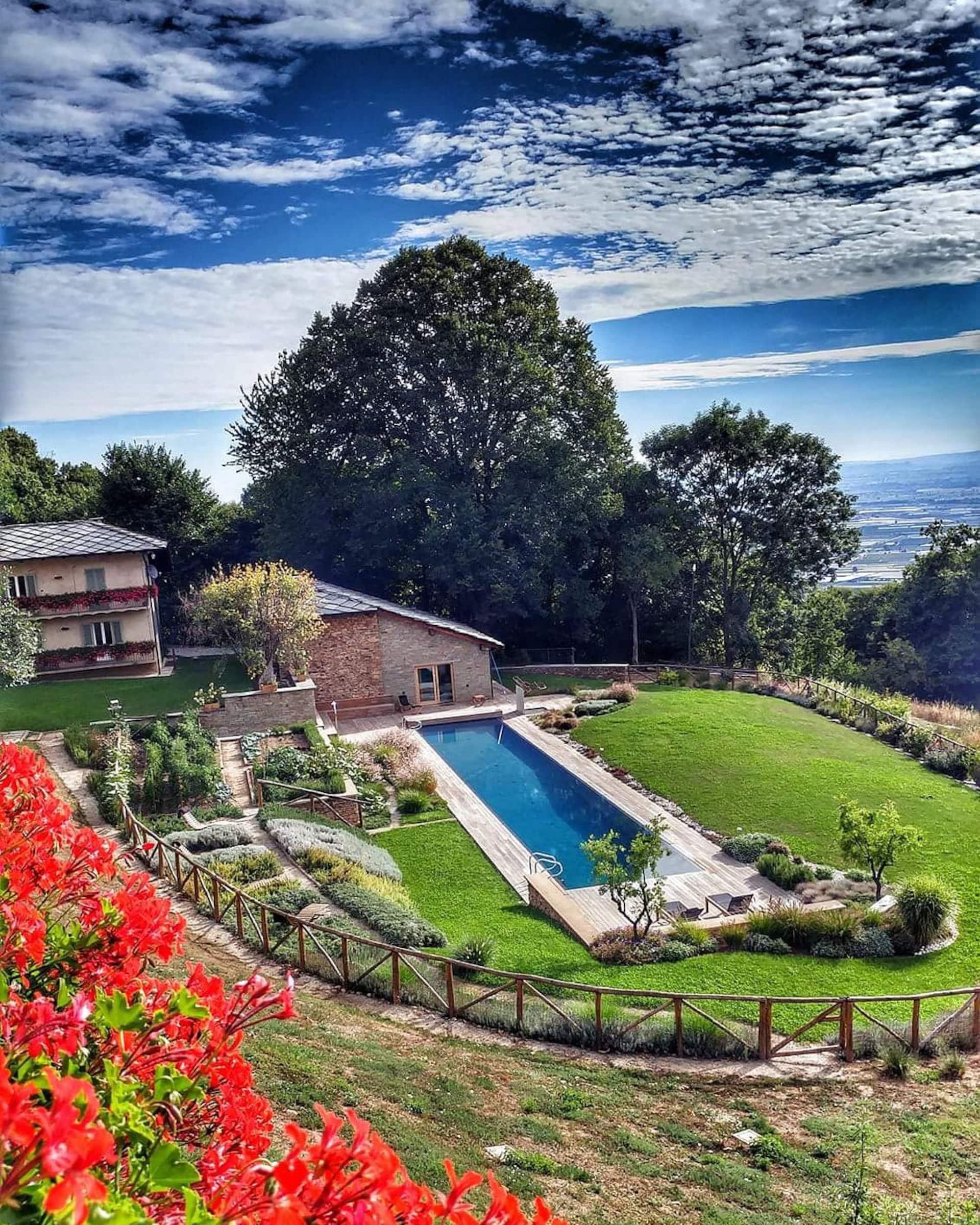 VILLA FELICE, POOL 25*4 m, SKY SPA, privater GARTEN, WLAN