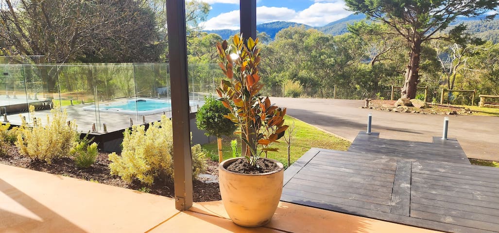 Family Friendly Farmstay- stunning views and spa