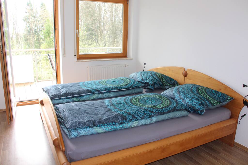 Schlafzimmer 1