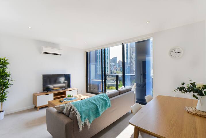 SOAVE: Melbourne CBD, Crown Casino at Your Door