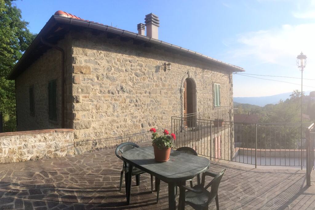 Ampia terrazza esterna