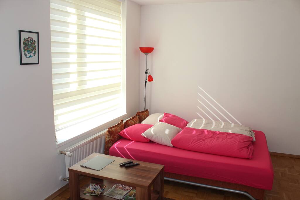 Kind-size bed