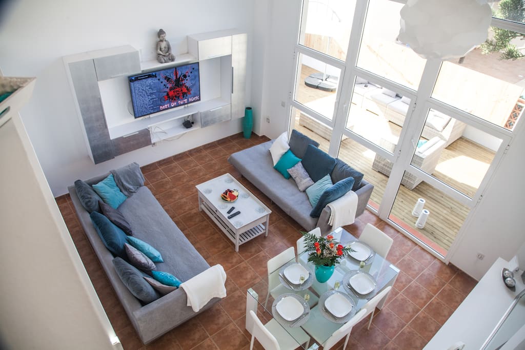 view of the lounge and dining area