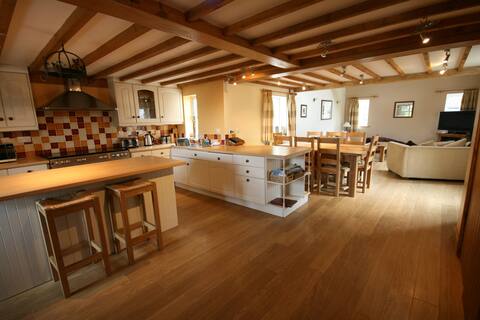 Watermill Cottage Sleeps 8 Dog friendly Anglesey