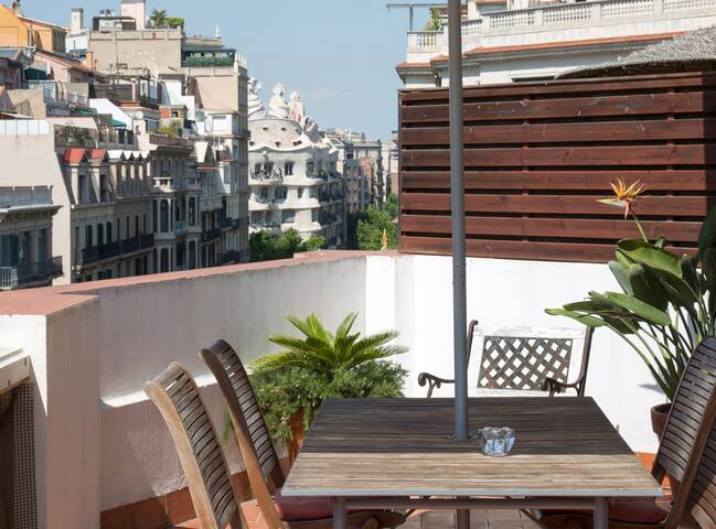 Provenzal – Penthouse with views to Casa Mila gallery image 2