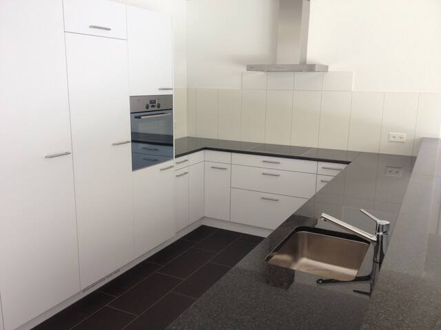 Nur Fr.695.- im Monat mit eigener Dusche/Bad