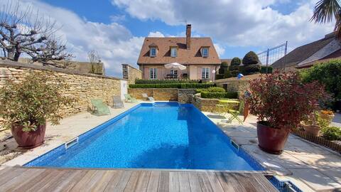LA CONFRERIE à MEURSAULT in the HEART OF BURGUNDY