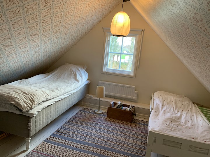 חדר השינה השני בבית הראשי (עכשיו קצת מסודר מחדש)