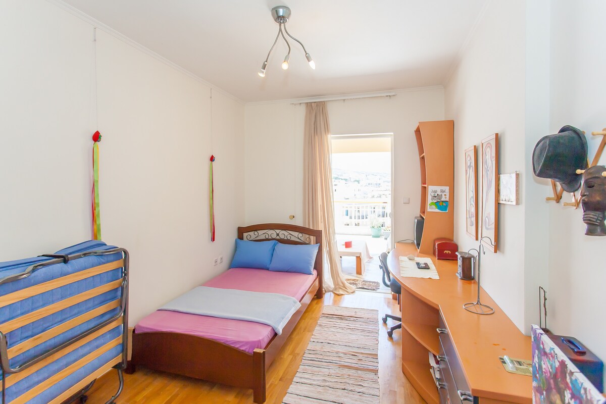 חדר שינה 2 (עם מיטה זוגית קטנה יותר ואופטינר יחיד אחד)