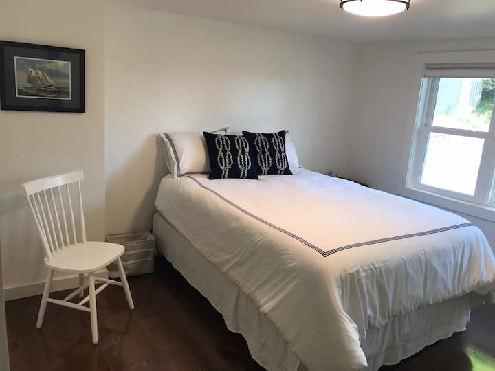 Queen bedroom