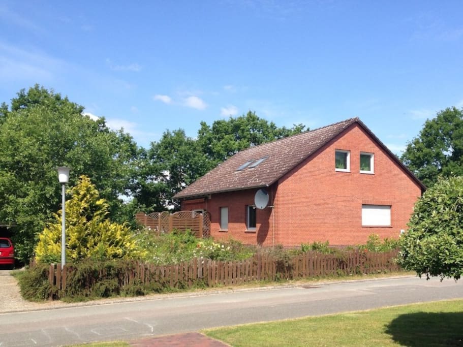 Ruhige Lage, schöner Garten - Dein Zuhause auf Zeit