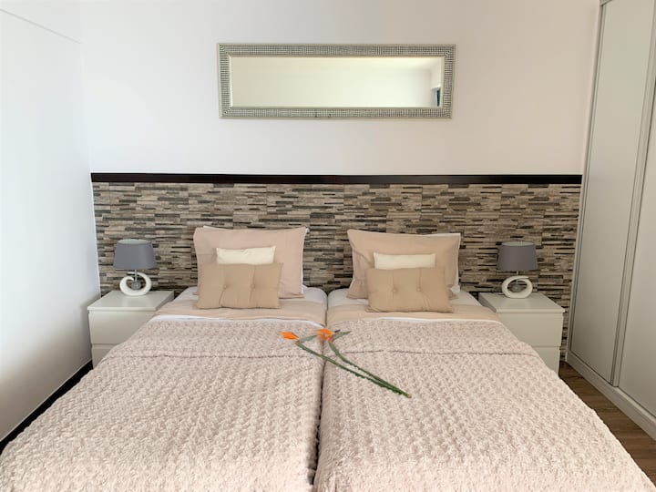 Საწოლები და სამოთხის ფრინველები.