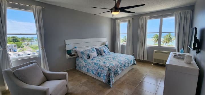 Master Bedroom with King Bed and en Suite Bathroom.