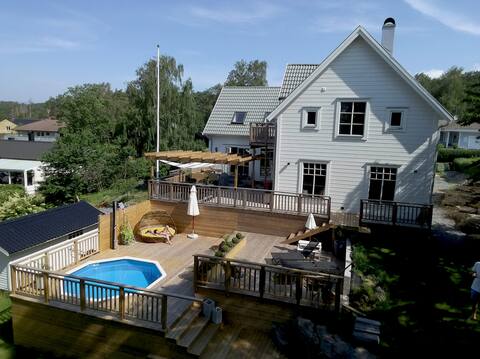 Villa with a pool in Åsa